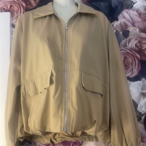 img_3748-3 Beige lightweight bubble hem Jacket
